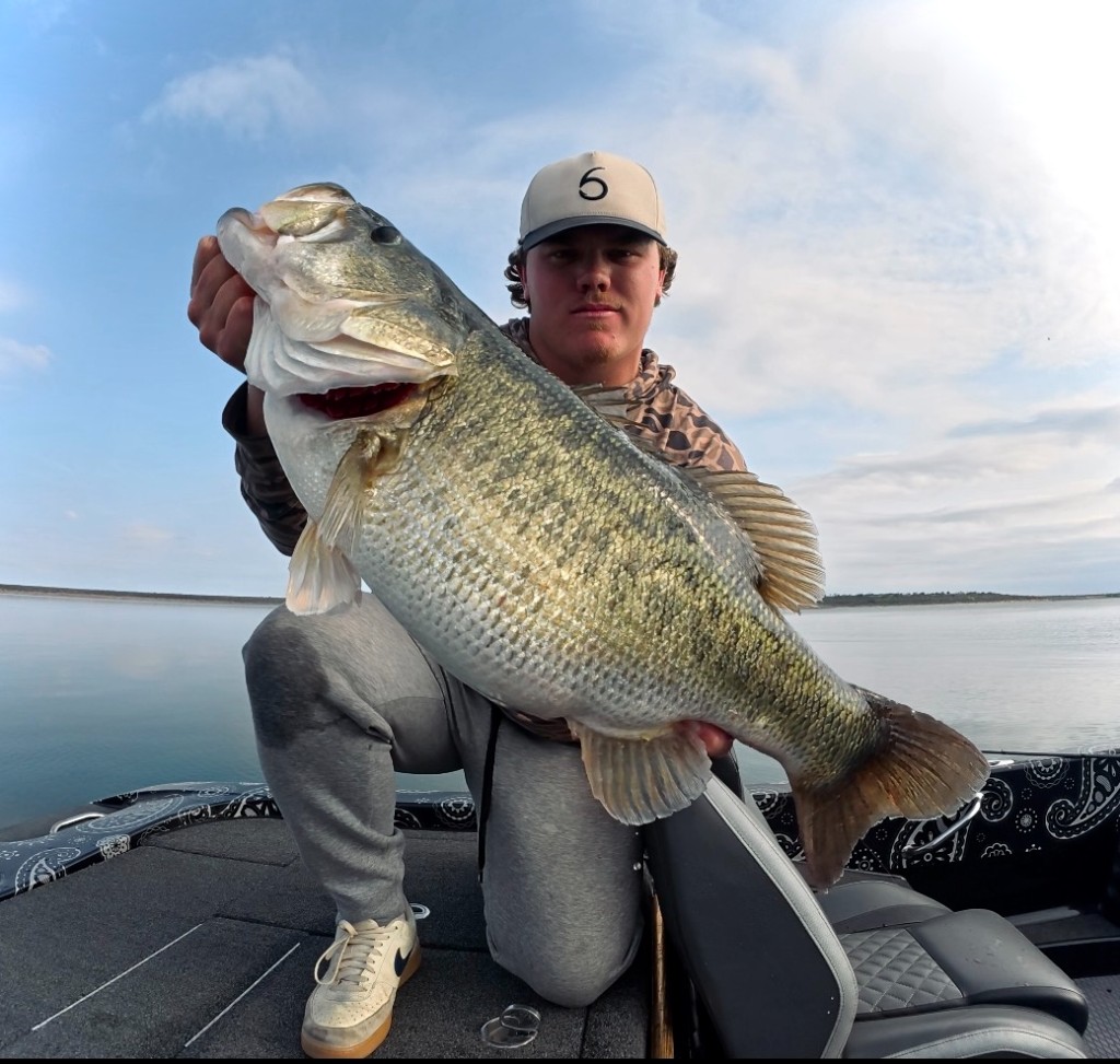 Trophy bass caught with forward-facing sonar